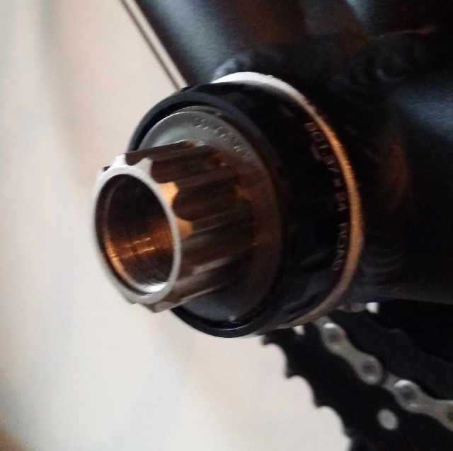 Monteret_krank_i_shimano_ultegra_krankboks_640x640